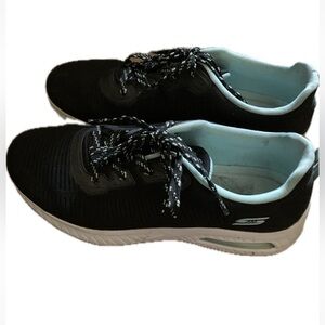 Skechers black & teal tennis shoes size 9.5